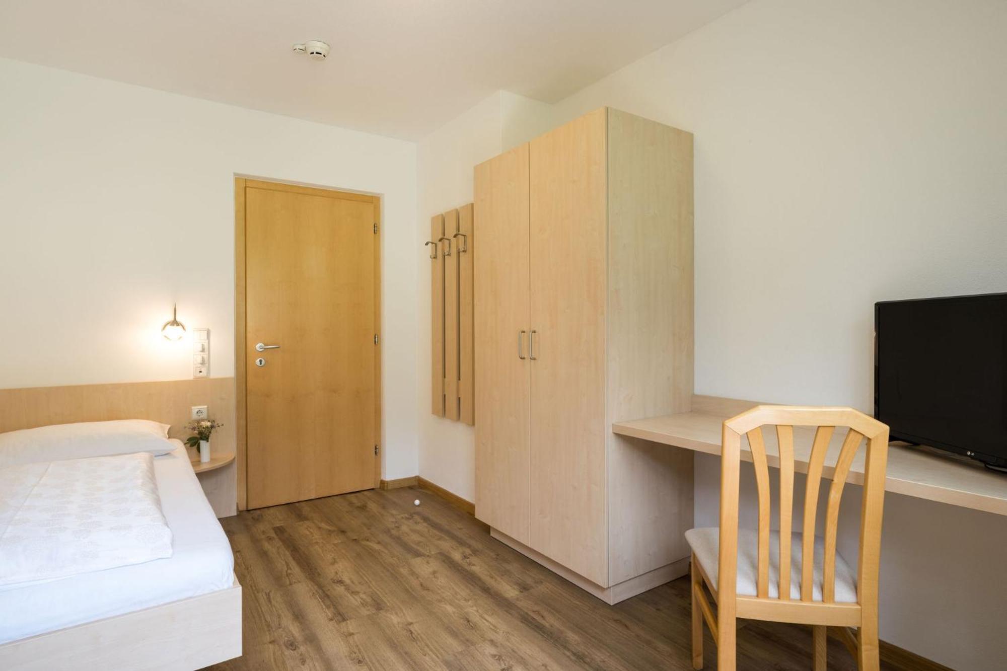 Garni Schorneck Bed & Breakfast Брунико Екстериор снимка